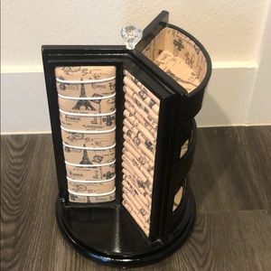 Rotating jewelry organizer